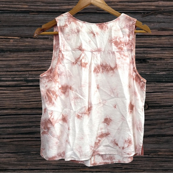 Everly White and Pink Sleeveless Tank Top with Floral Design - Picture 4 of 4